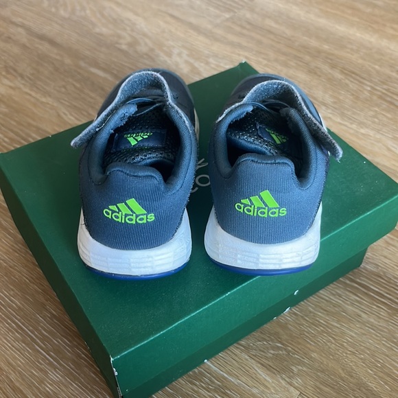 ❌SOLD❌Adidas sneakers - Picture 3 of 4